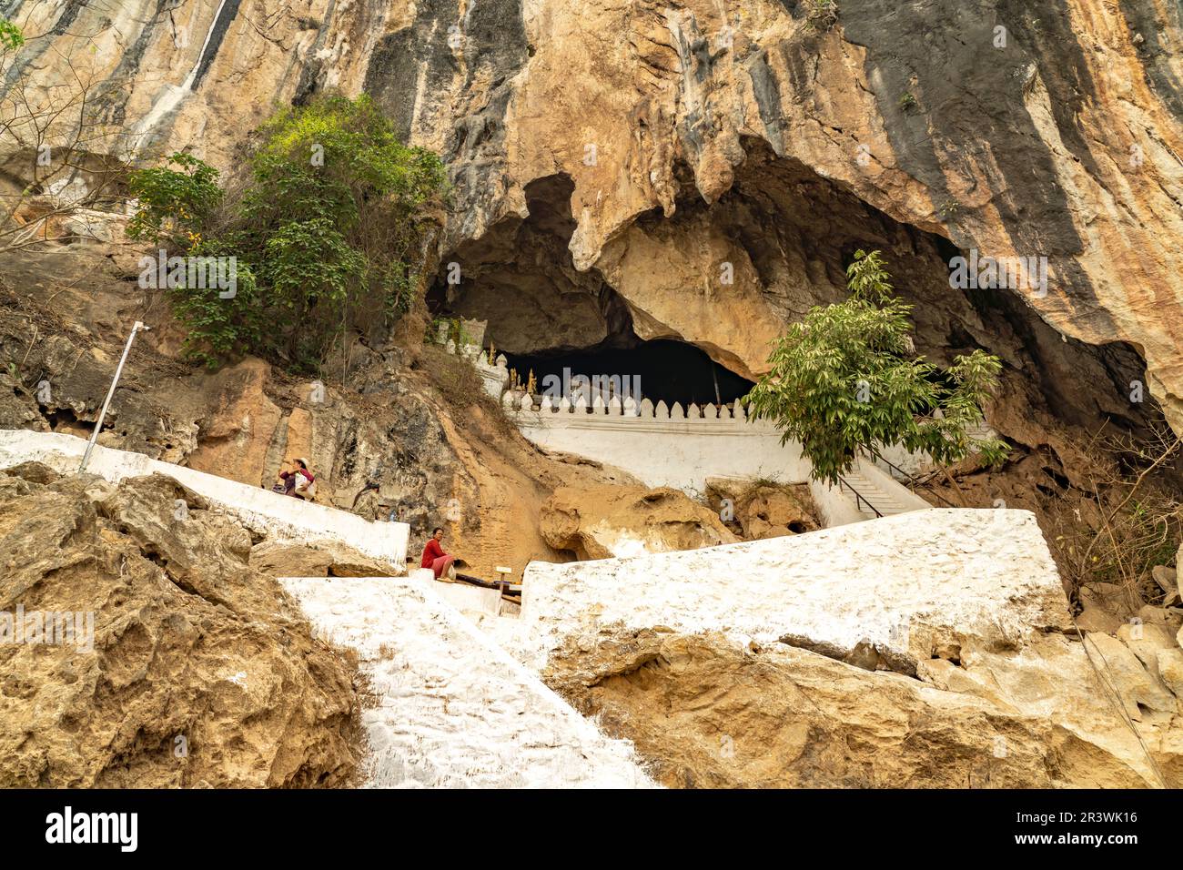 Eingang zu den Pak ou Höhlen BEI Luang Prabang, Laos, Asie | entrée aux grottes de Pak ou près de Luang Prabang, Laos, Asie Banque D'Images