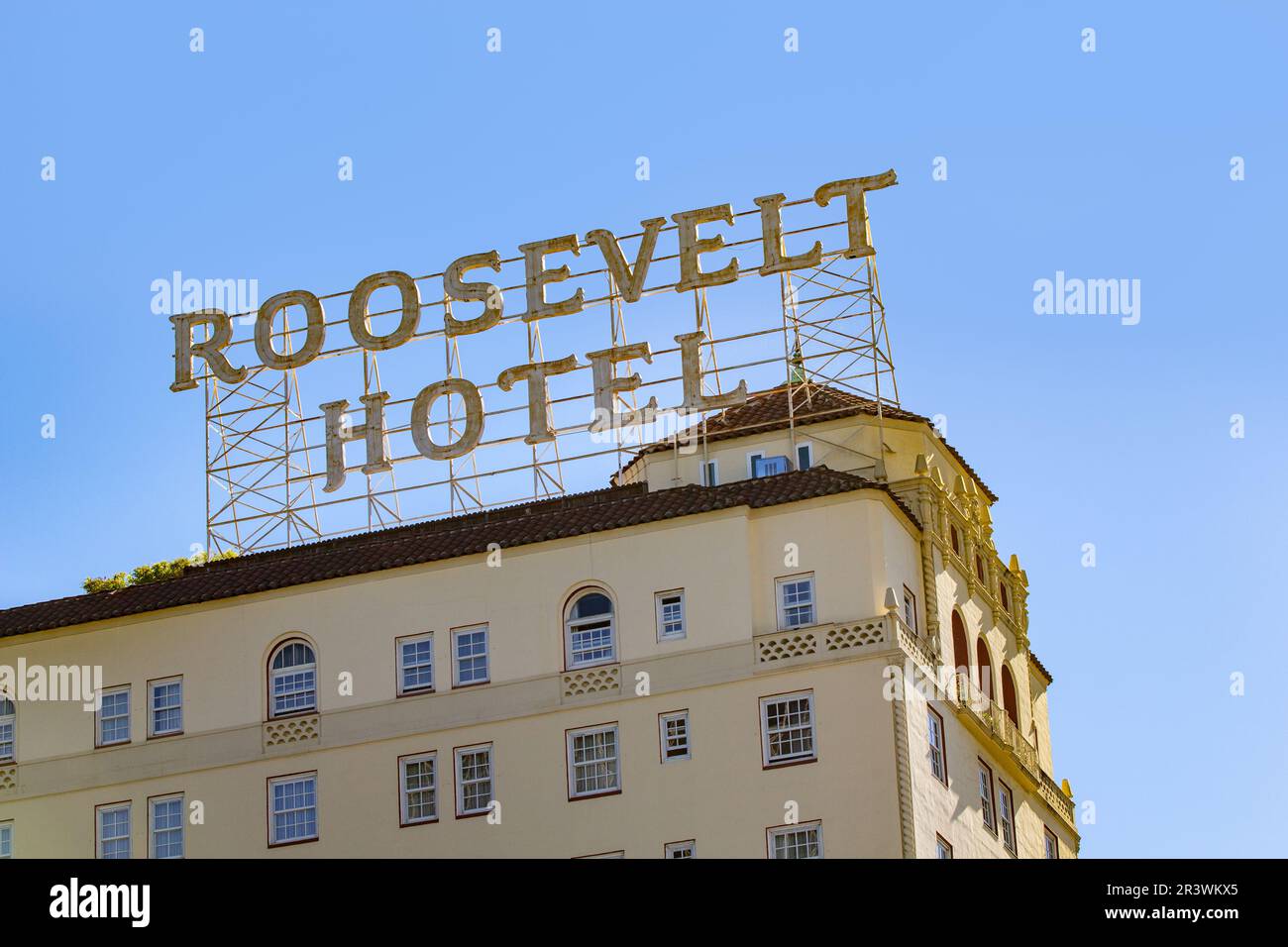 Los Angeles, Etats-Unis - 24 juin 2012 : facade de l'ancien hôtel historique Roosevelt à Hollywood, sur le boulevard Hollywood. Banque D'Images