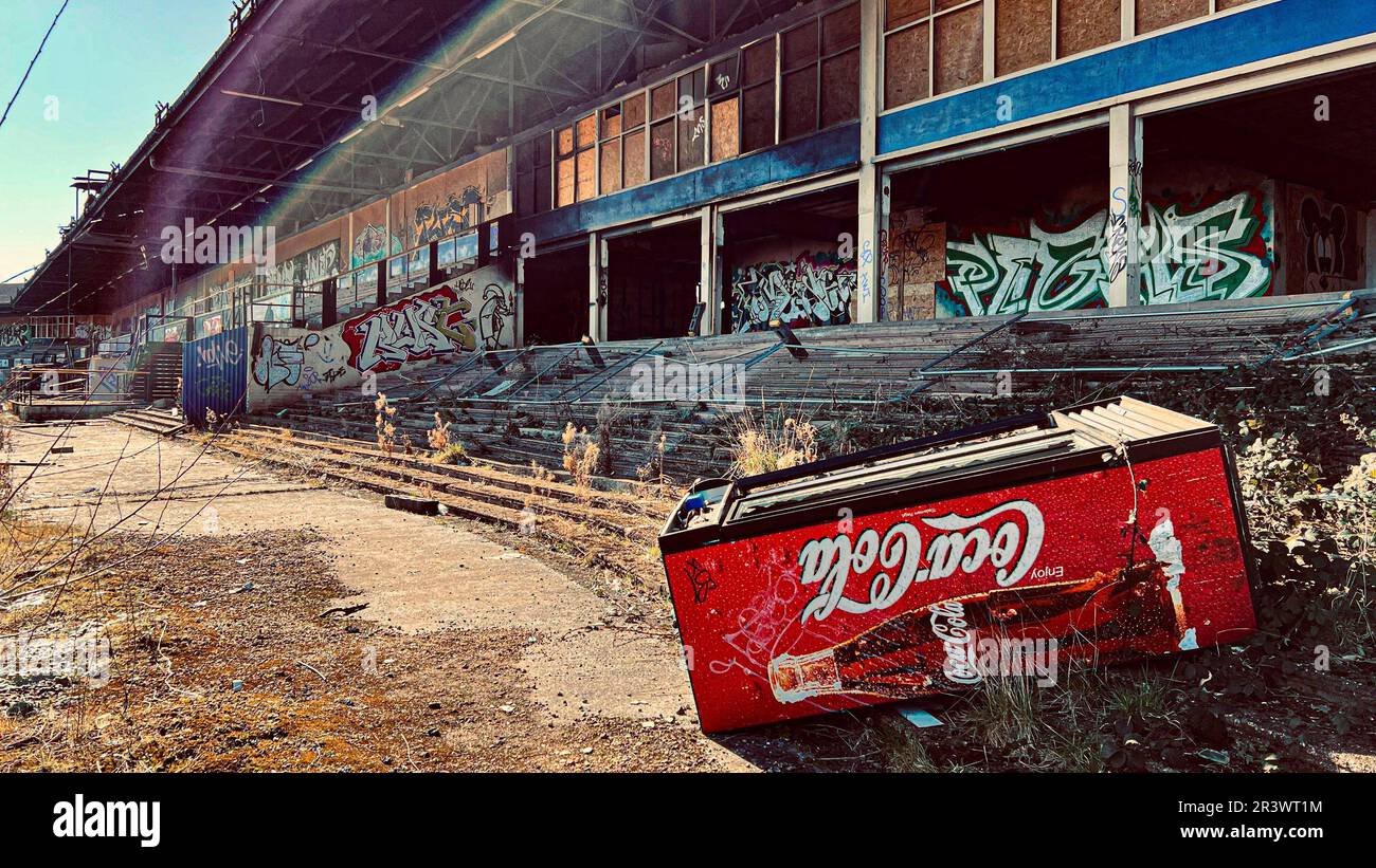 Decrepite LES IMAGES montrent comment le stade de Coventry, qui était autrefois ...
