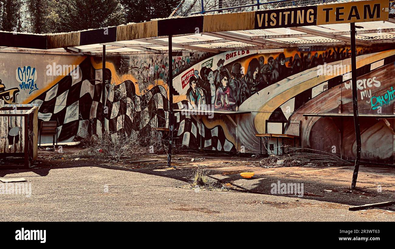 Decrepite LES IMAGES montrent comment le stade de Coventry, qui était autrefois ...