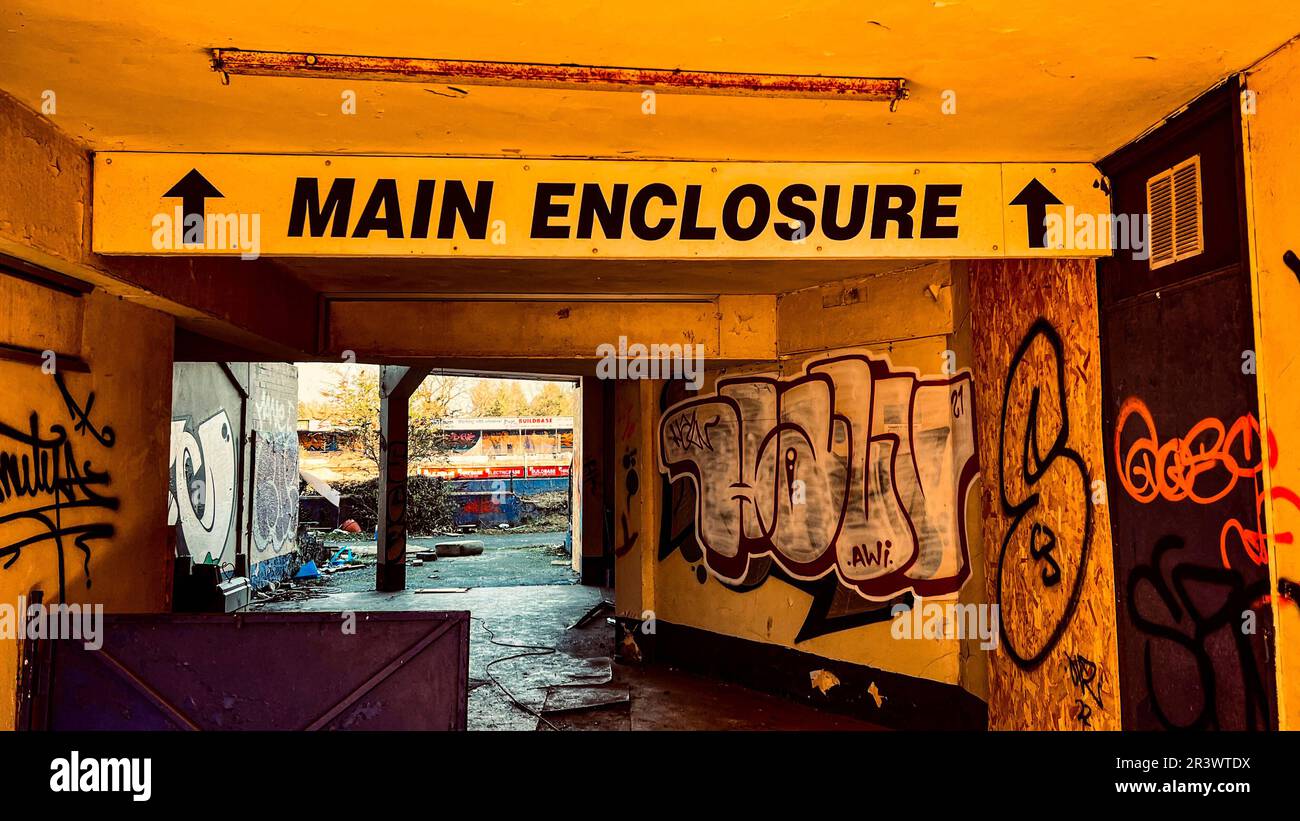Decrepite LES IMAGES montrent comment le stade de Coventry, qui était autrefois ...