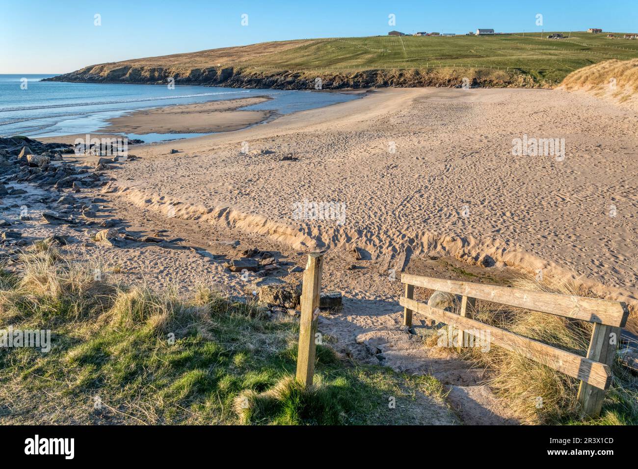 Une plage déserte de West Sandwick sur l'île Shetland de Yell. Banque D'Images