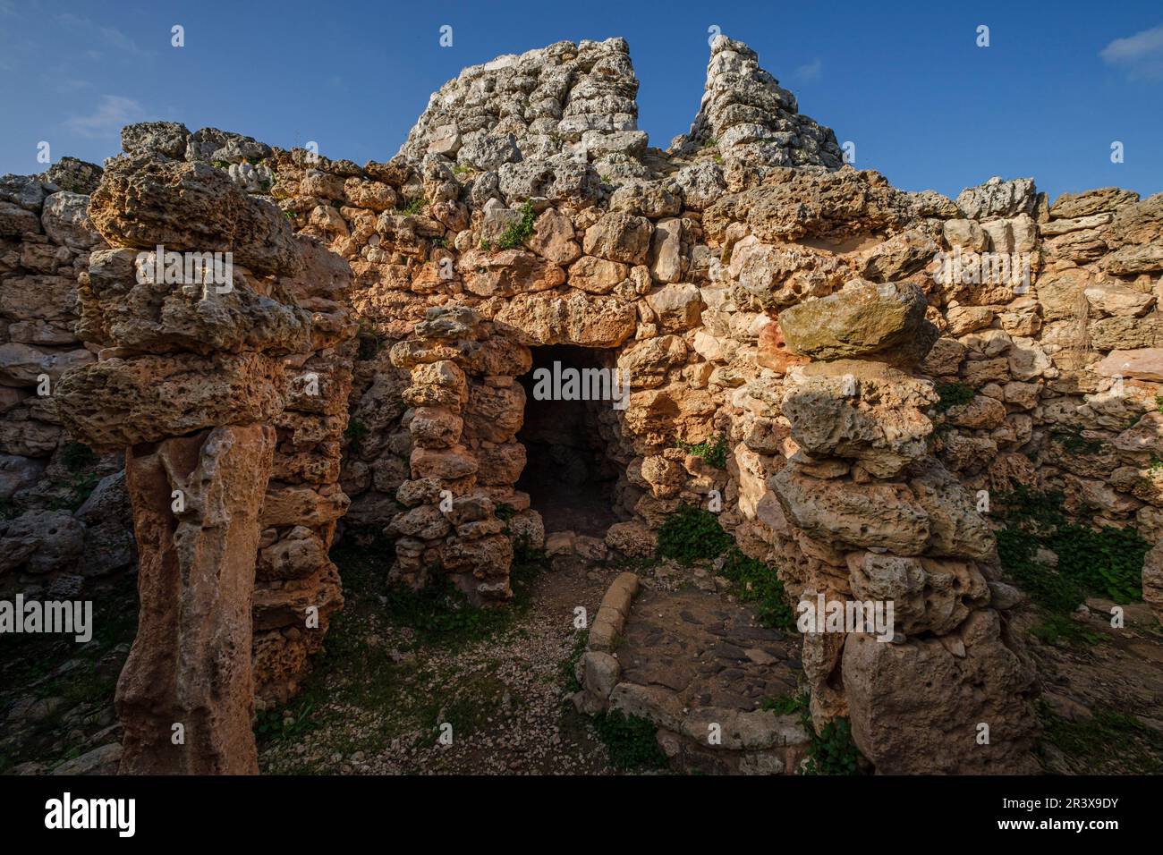 Cornia Nou, conique talayot et bâtiment attaché, Maó, Minorque, Iles Baléares, Espagne. Banque D'Images