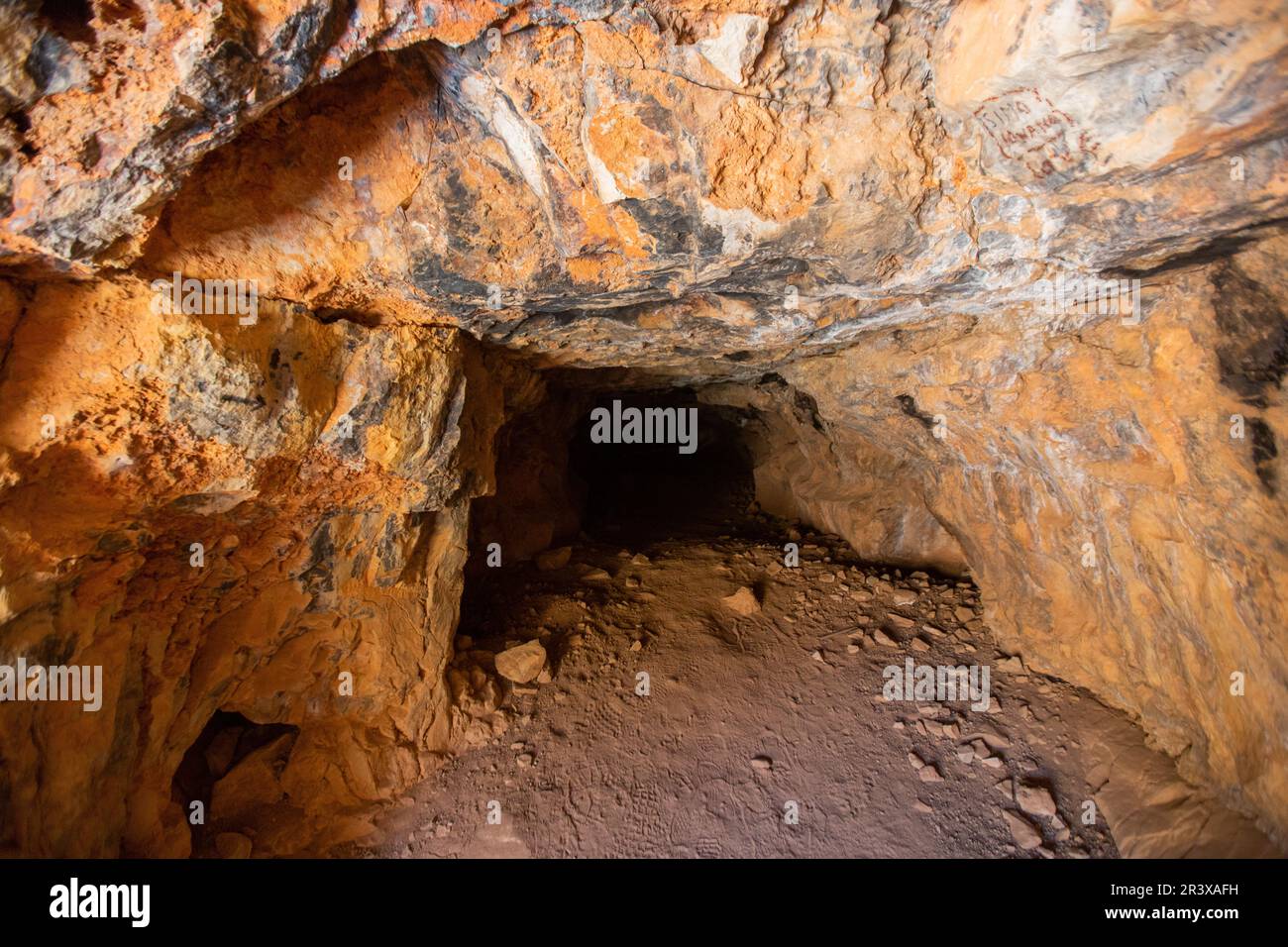 Grottes dans la région d'Oued Ahansal au Maroc Banque D'Images Grottes dans la région d'Oued Ahansal au Maroc Banque D'Images