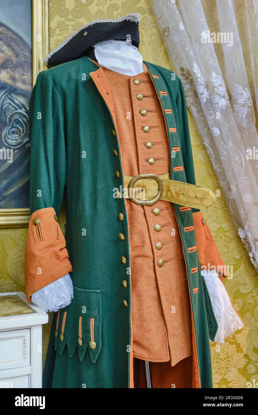 Ekaterinbourg, Russie - 20 mai 2023: Costume de scène ancien du premier empereur de Russie Pierre 1 Grand sur le mannequin de Tailor. Vêtements vintage de film DEM Banque D'Images