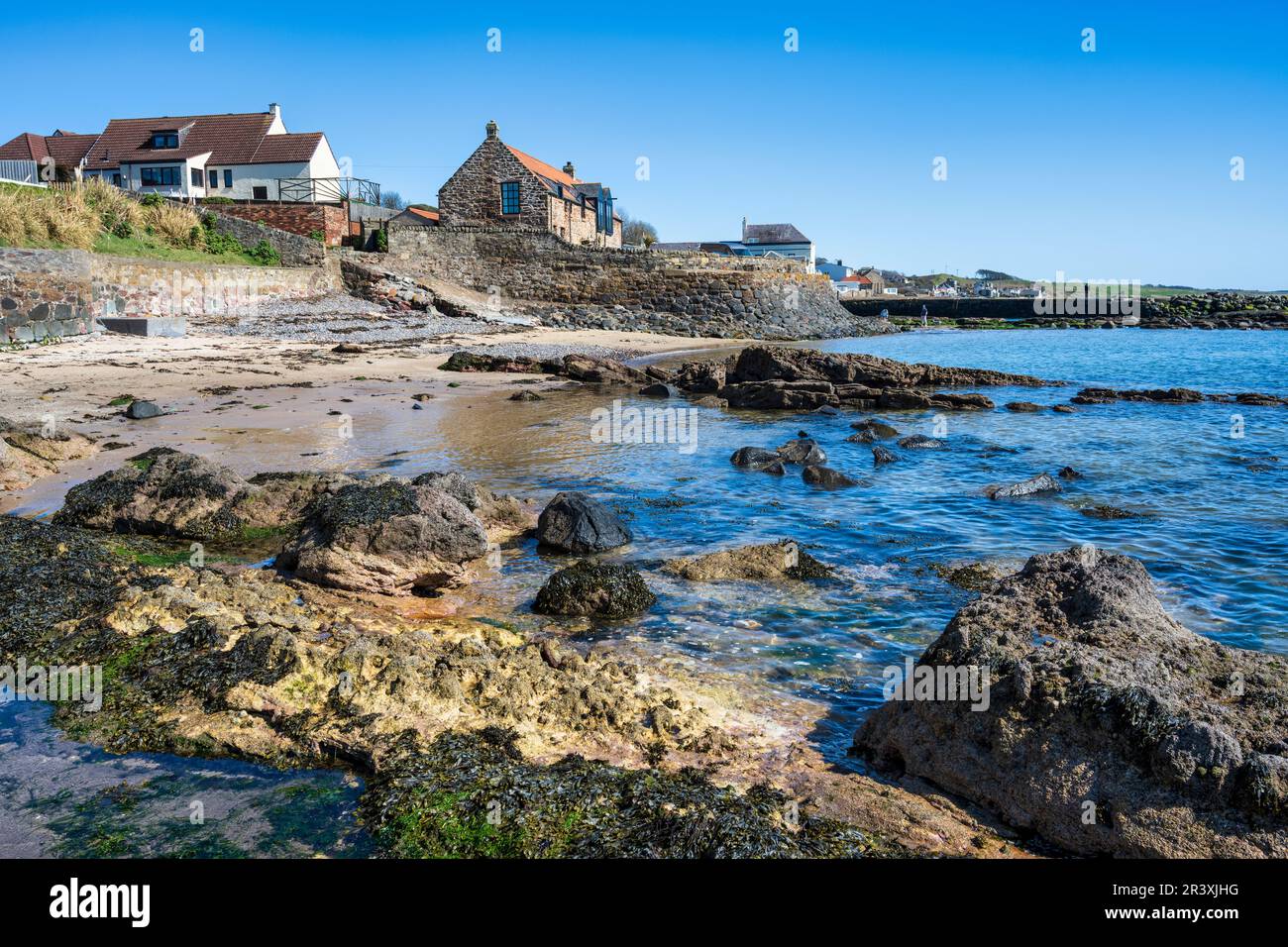 Côte rocheuse de la ville côtière écossaise de Lower Largo à Fife, en Écosse, au Royaume-Uni Banque D'Images