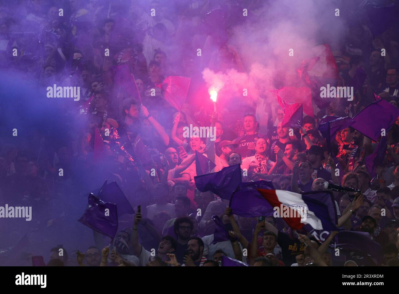 Rome, Italie. 24th mai 2023. Supporters de Fiorentina pendant la coupe italienne, Coppa Italia, finale du match de football entre ACF Fiorentina et FC Internazionale sur 24 mai 2023 au Stadio Olimpico à Rome, Italie - photo Federico Proietti/DPPI crédit: DPPI Media/Alamy Live News Banque D'Images