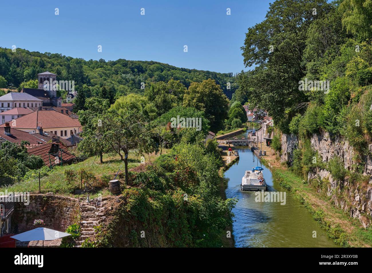 Fontenoy-le-Château (nord-est de la France) : "Canal des Vosges". Tourisme fluvial, petite barge sur le Canal des Vosges Banque D'Images