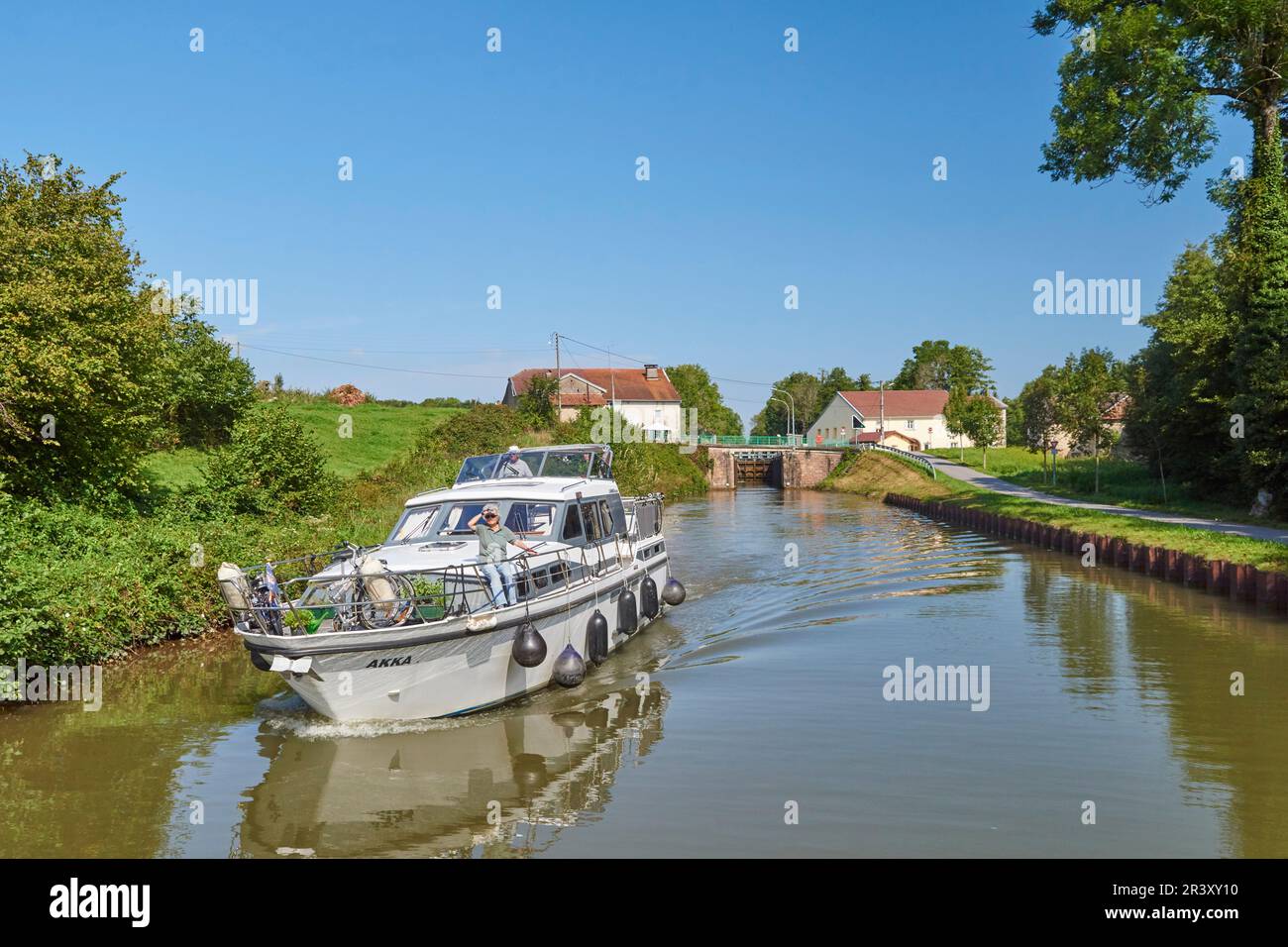 Girancourt (nord-est de la France) : le Canal des Vosges (anciennement Canal de l'est, partie sud). Tourisme fluvial, barge sur le canal Banque D'Images