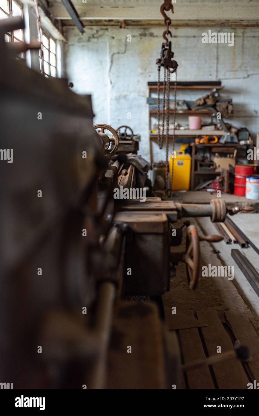 Atelier de réparation avec tour dans le port de Hambourg Banque D'Images