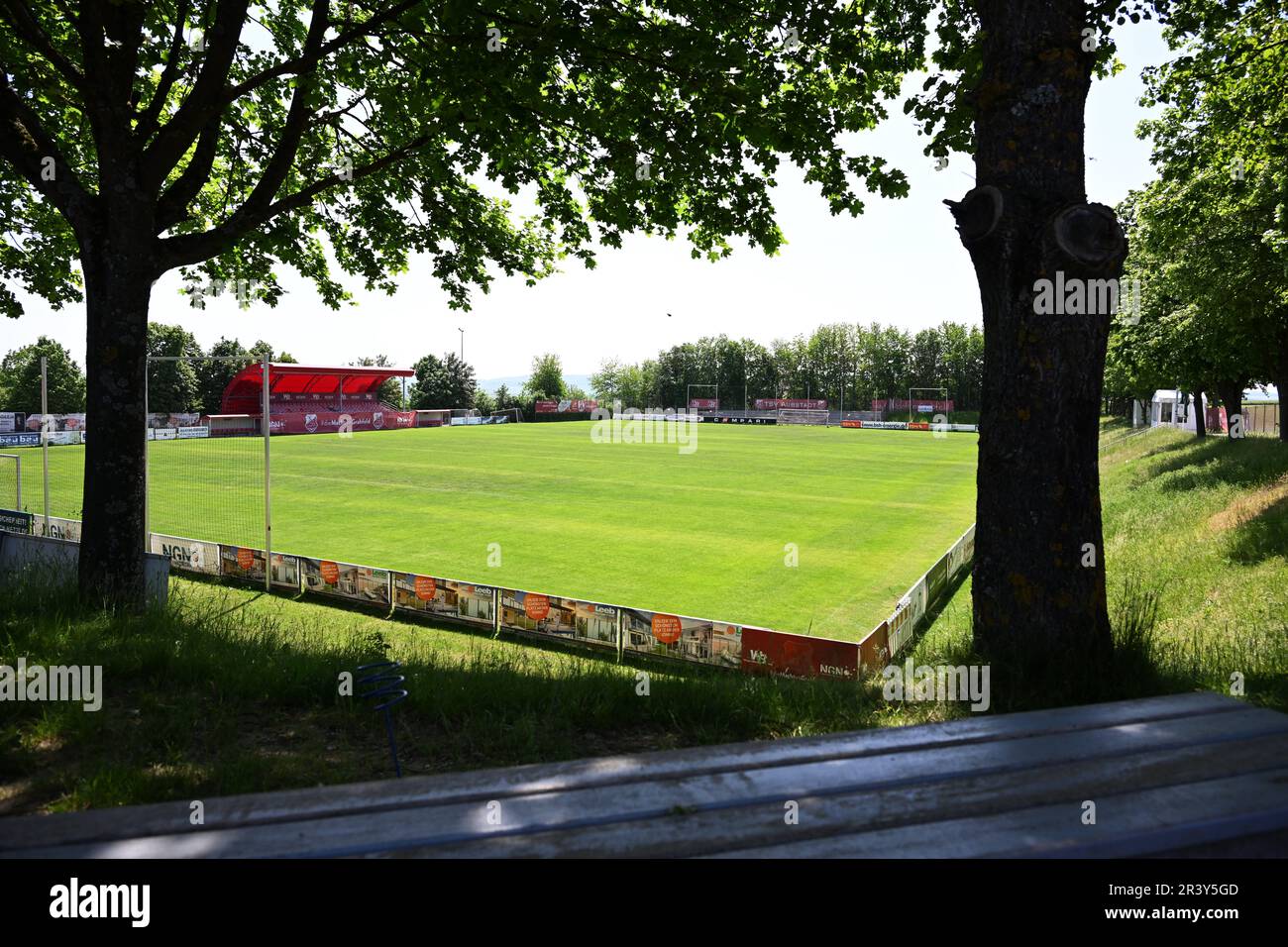 Aubstadt, Allemagne. 25th mai 2023. Vue sur les équipements du club de TSV Aubstadt. Jeudi matin, des enquêteurs ont attaqué un club de football régional bavarois en raison d'allégations de fonds illicites. Avec l'association seule, 2022 contributions de sécurité sociale dans la gamme de six chiffres ont été embezzled, a communiqué le bureau de douane principal Schweinfurt et le bureau du procureur de Wuerzburg. Selon les informations de dpa, le club en question est le TSV d'Aubastadt en Basse-Franconie (quartier de Rhön-Grabfeld). Credit: PIA Bayer/dpa/Alay Live News Banque D'Images