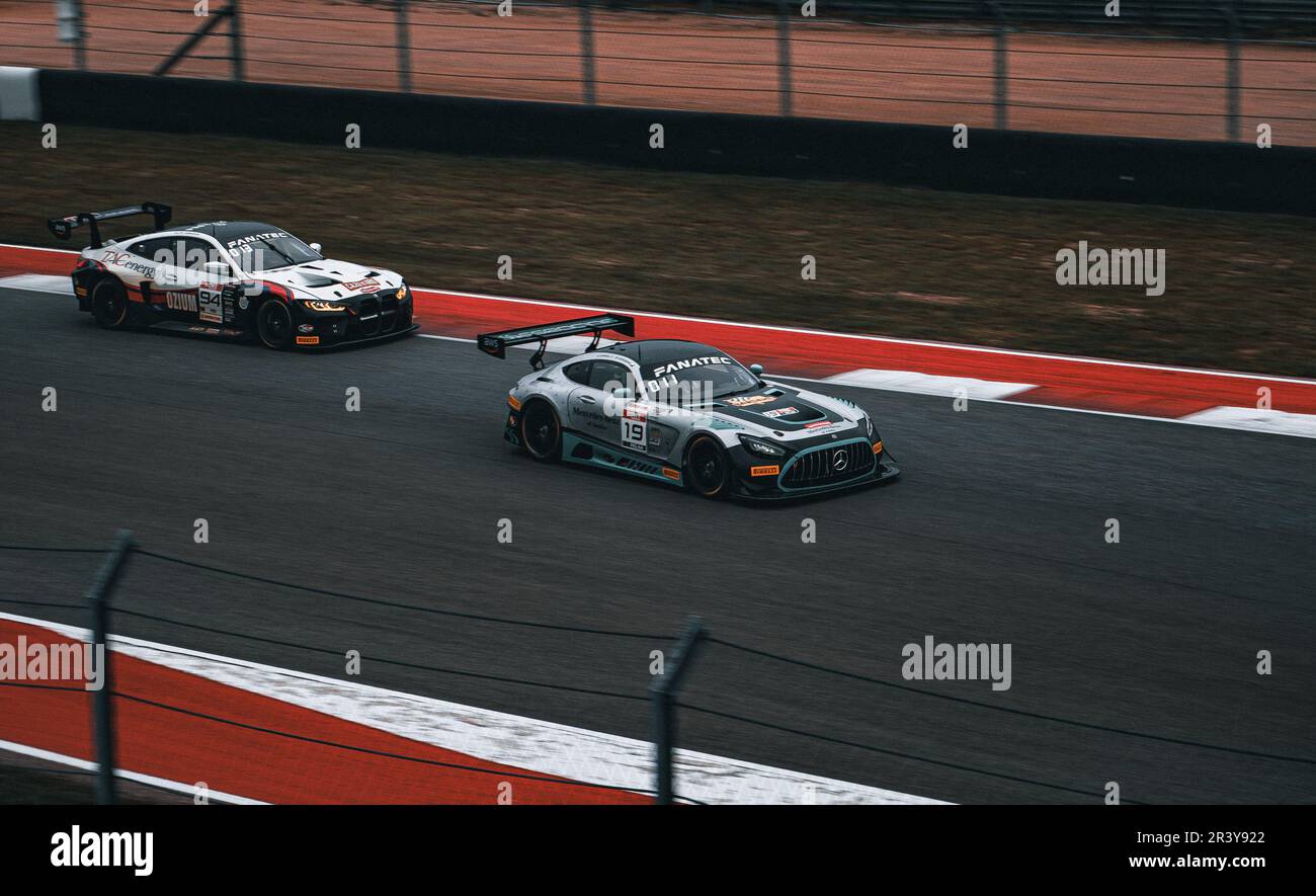 Mercedes-Benz AMG-GT3 et BMW GT3 Racing sur circuit of Americas Banque D'Images