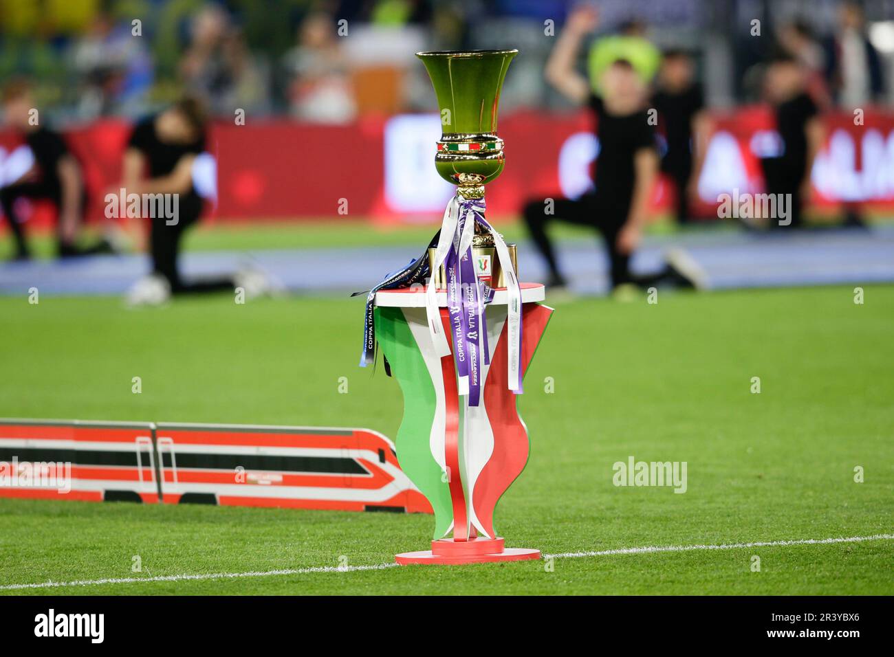 Coupe d'Italie après le match de finale de football de la coupe italienne entre Fiorentina et Inter au stade Olimpico Roma, au centre de l'Italie, sur 24 mai 2023. Banque D'Images Coupe d'Italie après le match de finale de football de la coupe italienne entre Fiorentina et Inter au stade Olimpico Roma, au centre de l'Italie, sur 24 mai 2023. Banque D'Images