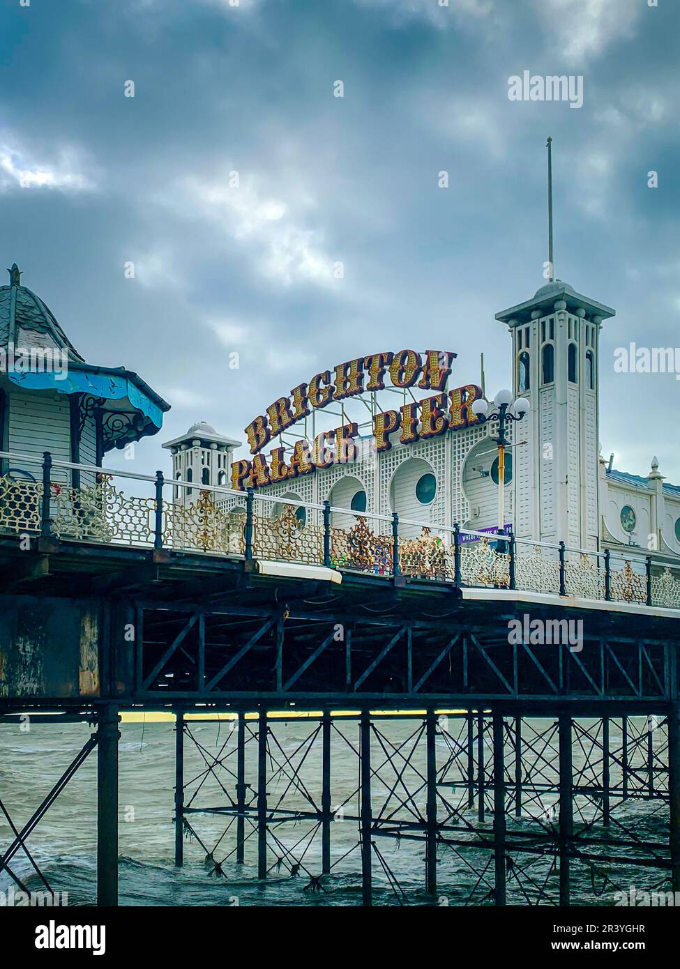 Brighton Palace Pier, ciel spectaculaire, Royaume-Uni Banque D'Images