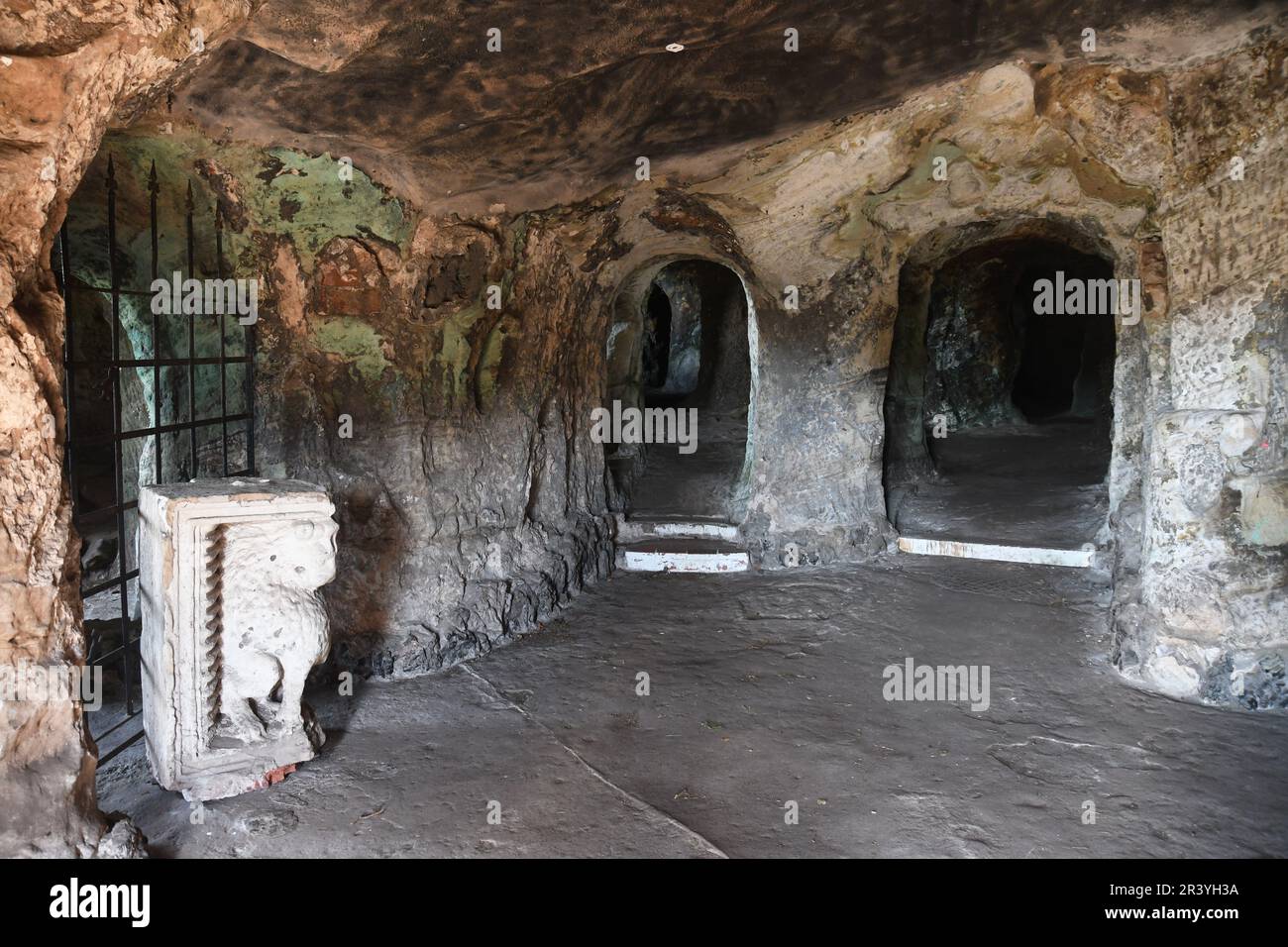 Système souterrain de grottes de la forêt pétrifiée à Hawkstone Park Follies, Shrewsbury, Shropshire, Royaume-Uni Banque D'Images