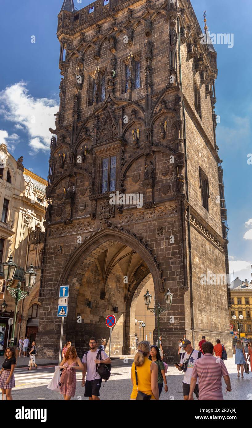 PRAGUE, RÉPUBLIQUE TCHÈQUE - Tour poudrière, une tour gothique de la vieille ville. Banque D'Images