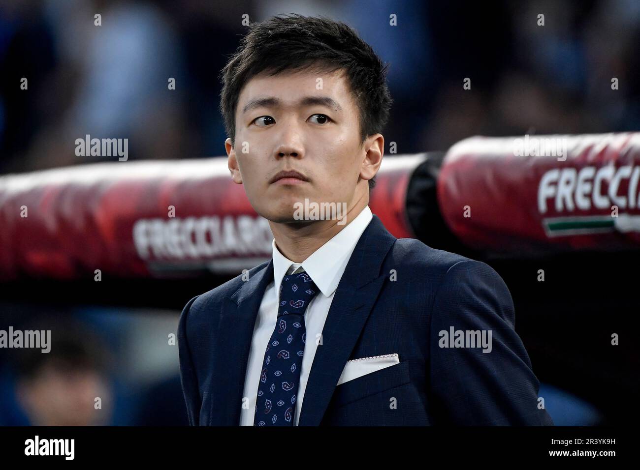 Steven Zhang, président de l'Internazionale, regarde avant le match de football final de la coupe d'Italie entre l'ACF Fiorentina et le FC Internazionale à Olimpi Banque D'Images Steven Zhang, président de l'Internazionale, regarde avant le match de football final de la coupe d'Italie entre l'ACF Fiorentina et le FC Internazionale à Olimpi Banque D'Images