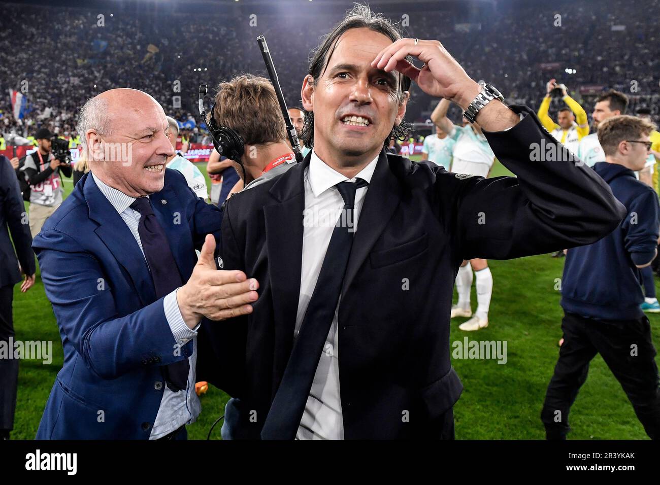 Giuseppe Marotta, chef de la direction et entraîneur-chef Simone Inzaghi du FC Internazionale célèbrent la victoire à la fin de la finale de la coupe d'Italie Banque D'Images Giuseppe Marotta, chef de la direction et entraîneur-chef Simone Inzaghi du FC Internazionale célèbrent la victoire à la fin de la finale de la coupe d'Italie Banque D'Images