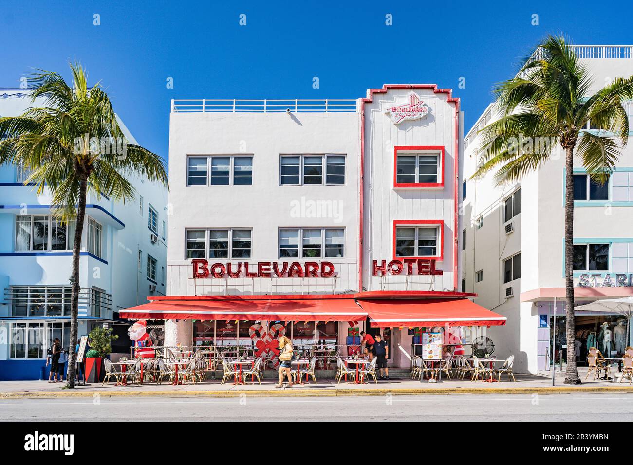 Miami, Etats-Unis - 7 décembre 2022. Vue sur la façade Art déco de l'hôtel Boulevard à Ocean Drive, Miami Beach Banque D'Images