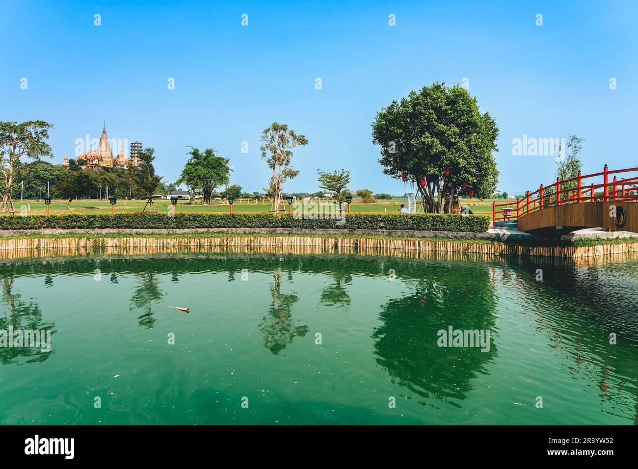 KANCHANABURI-THAÏLANDE, 30 MARS 2023 : magnifique paysage d'attractions touristiques de restaurants et cafés célèbres décorés dans le style japonais, parfait f Banque D'Images