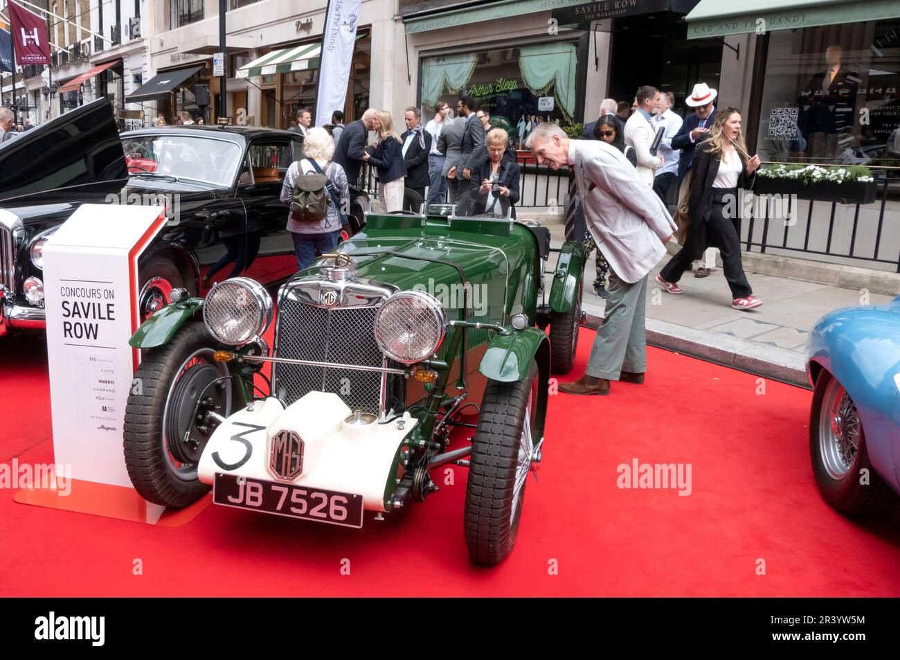 1933 MG K3 Magnette au cours sur la Savile Row 2023. Les voitures classiques se trouvent dans la célèbre rue pour être tailleur à Londres au Royaume-Uni Banque D'Images