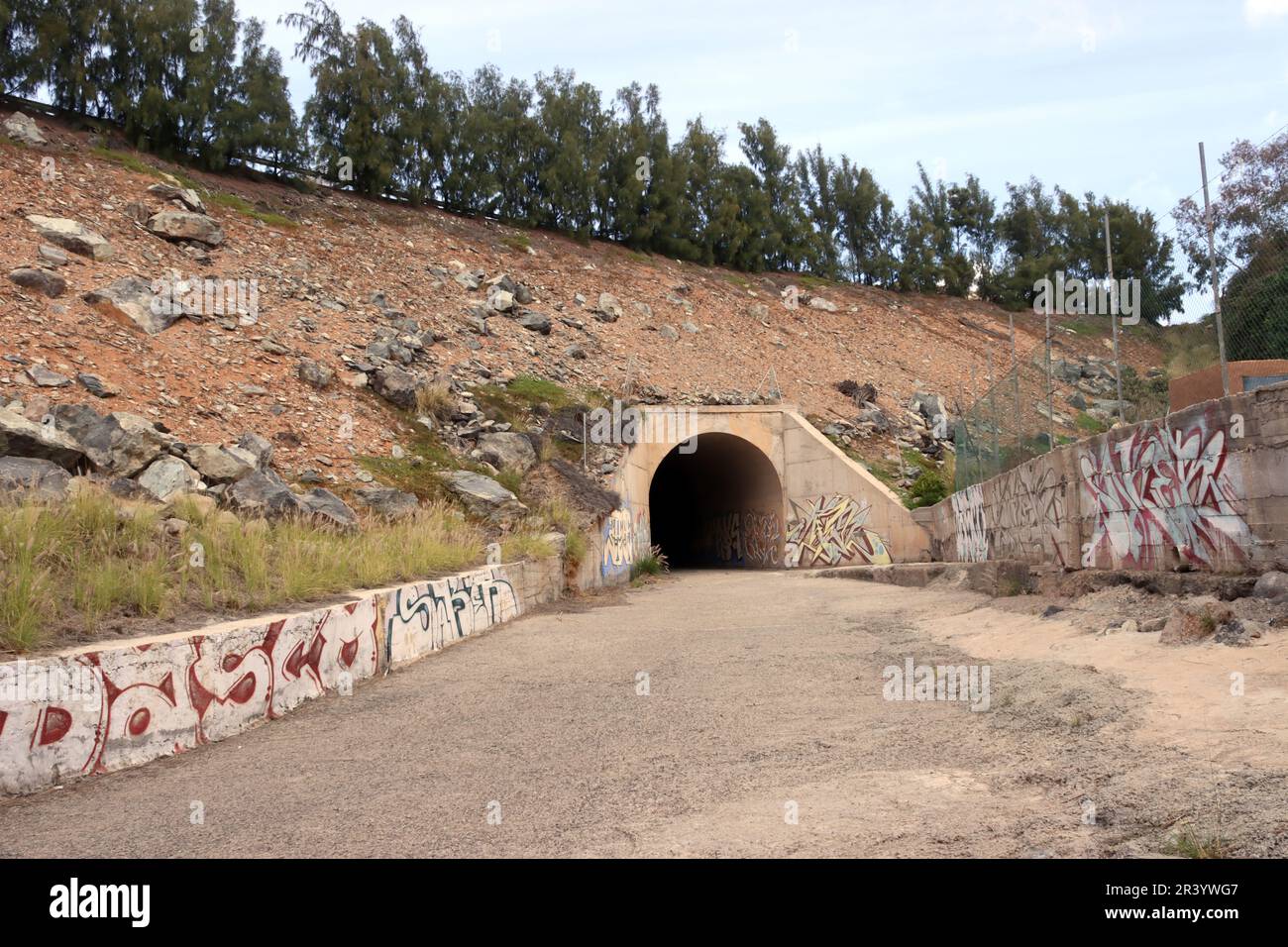 Accès au Barranco de los Guinchos par un passage souterrain Banque D'Images