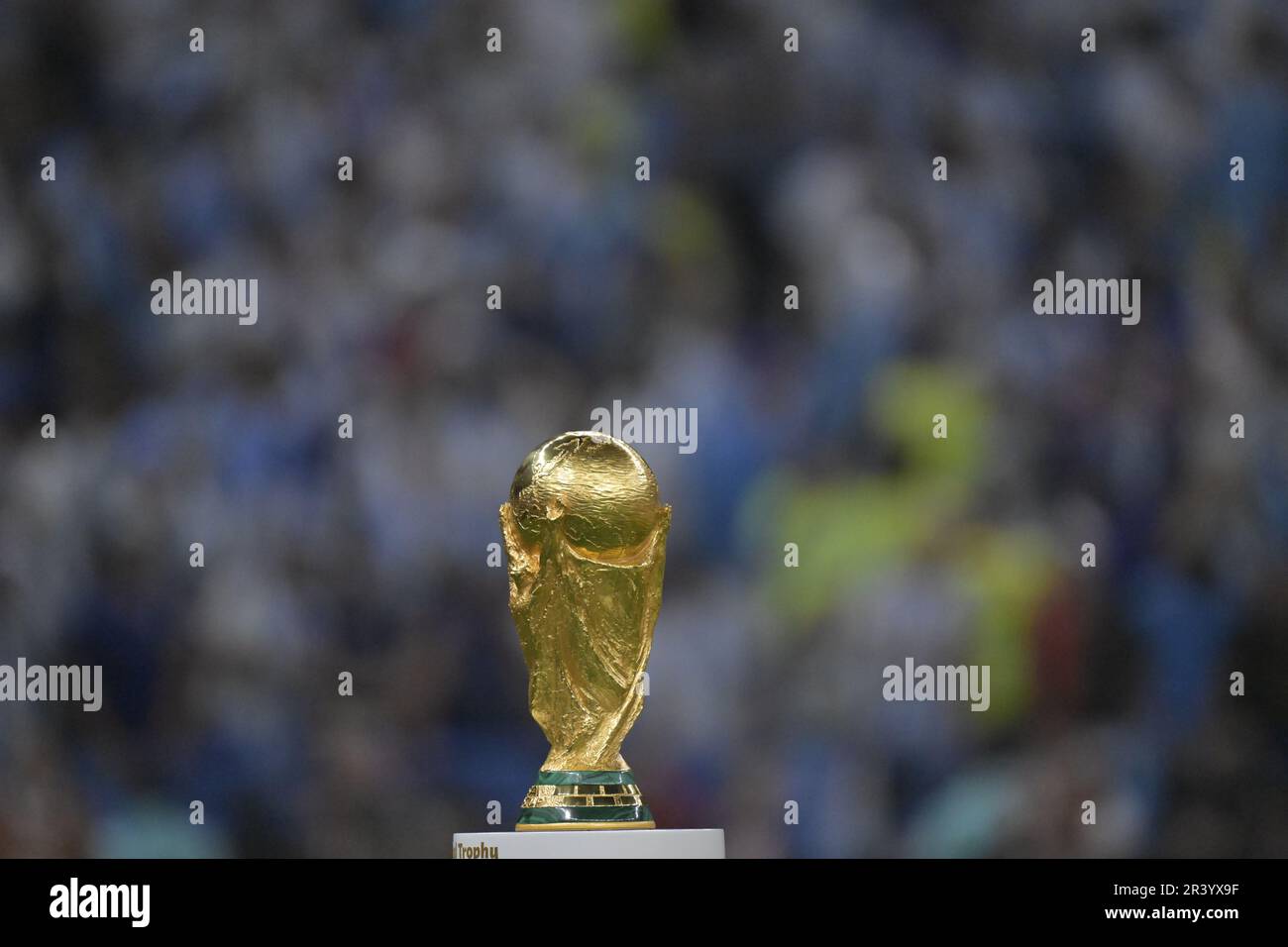 Trophée de la coupe du monde de football 21 décembre 2022 Doha-Qatar, avec le gagnant de la coupe Argentine 2022 Banque D'Images