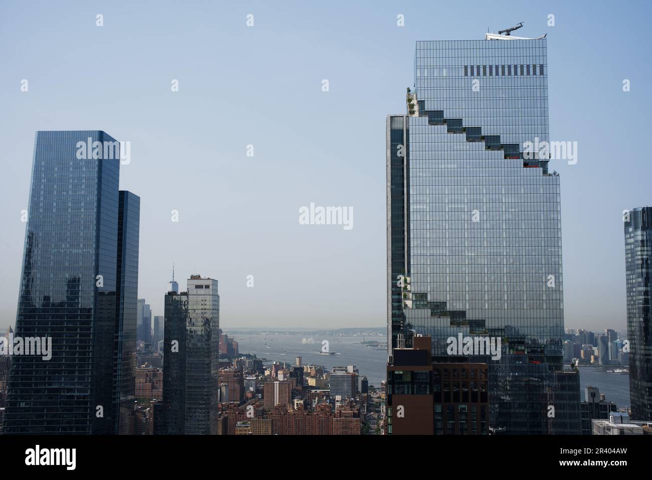Navires de guerre arrivant à Manhattan, New York, pour la semaine de la flotte Banque D'Images