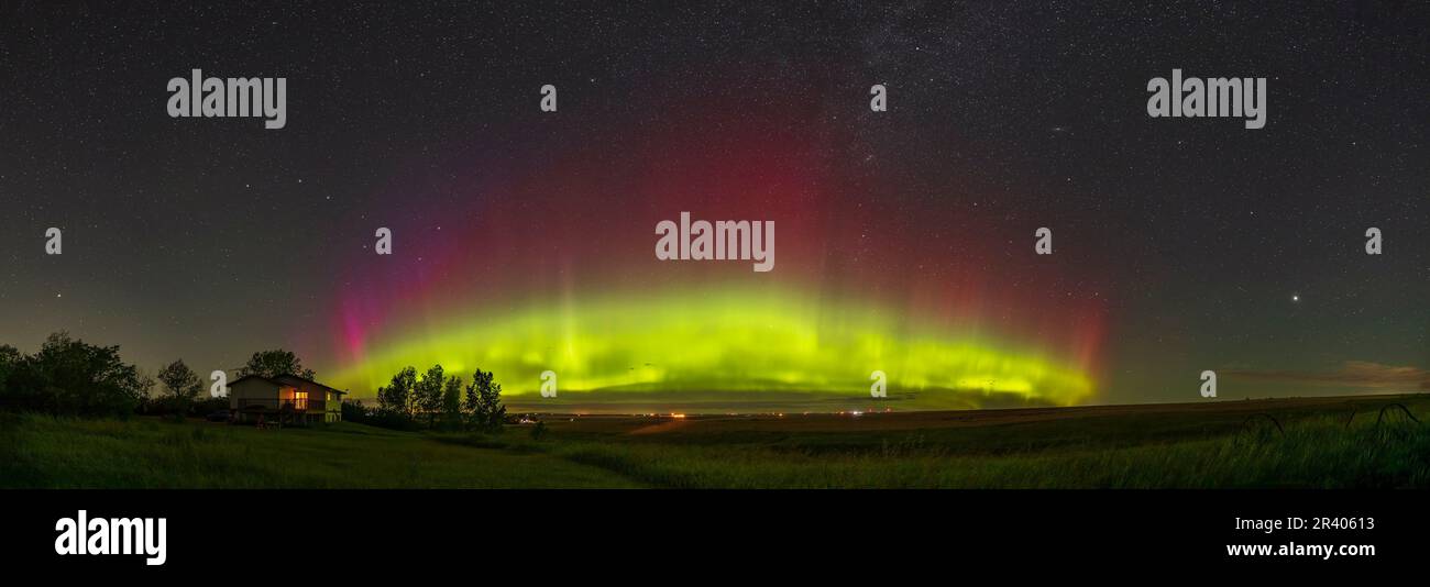 Un arc auroral d'une Aurora de Kp4 niveaux provenant du sud de l'Alberta, au Canada. Banque D'Images