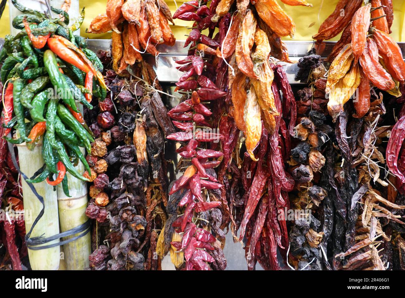 Chili séché - différentes variétés dans la salle du marché Mercado de Vegueta Banque D'Images