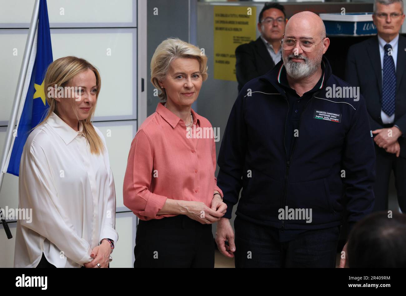 Bologne, Italie. 25th mai 2023. Le président du Parlement européen Ursula Von der Leyen avec le président italien du conseil des ministres Giorgia Meloni et le président de la région Emilia Romagna lors de la réunion de presse à l'occasion de l'inspection effectuée dans la région dans les provinces touchées par le inondation. Bologne, Italie, 25 mai 2023. Photo: stringer bologna crédit: Live Media Publishing Group/Alay Live News Banque D'Images