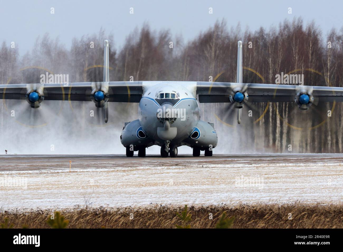 Un avion de transport an-22 Antey de l'Armée de l'Air russe pour le transport au sol, en Russie. Banque D'Images