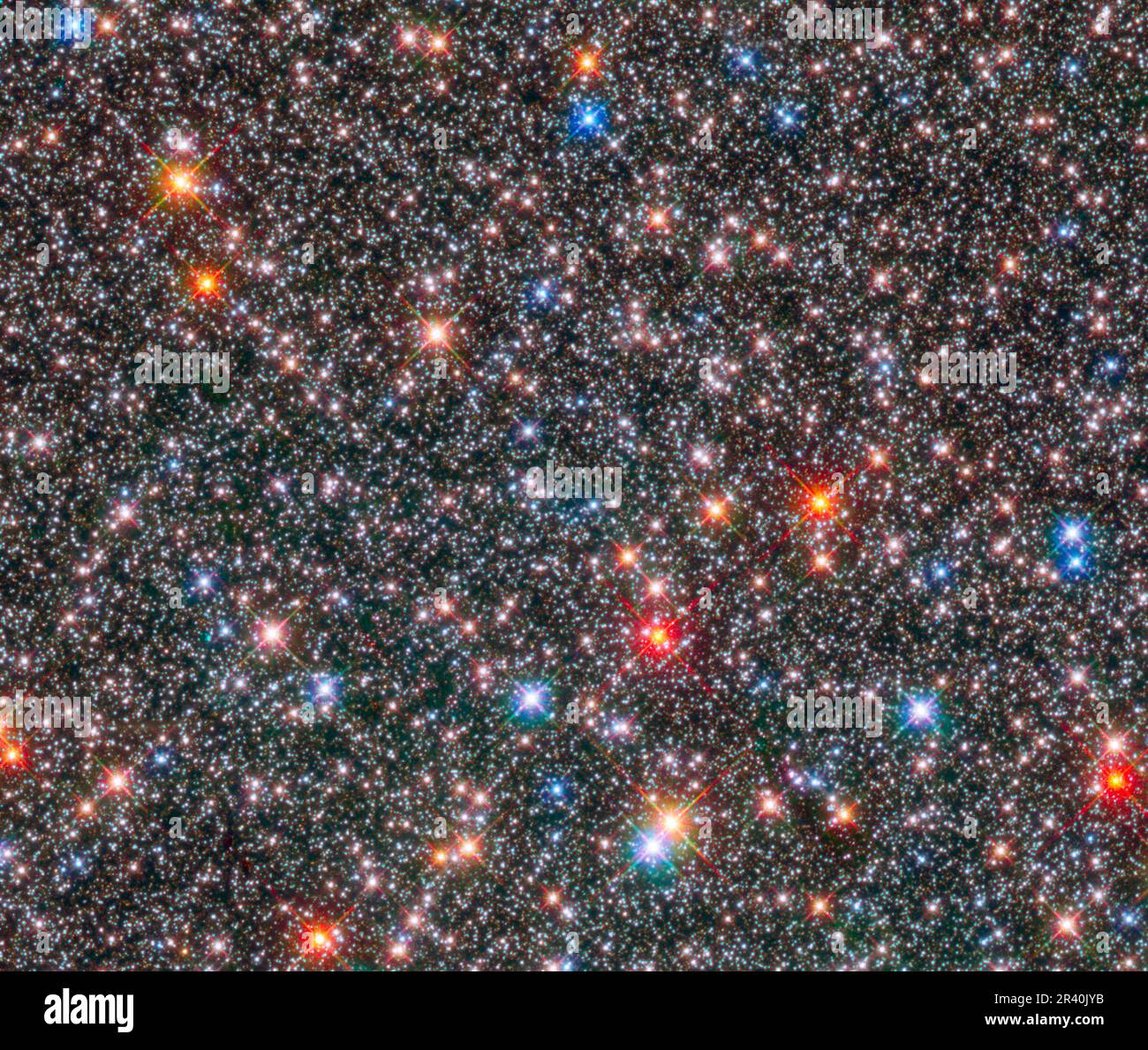 Essaims d'étoiles jeunes et plus âgées dans la bosse galactique de la voie lactée. Banque D'Images