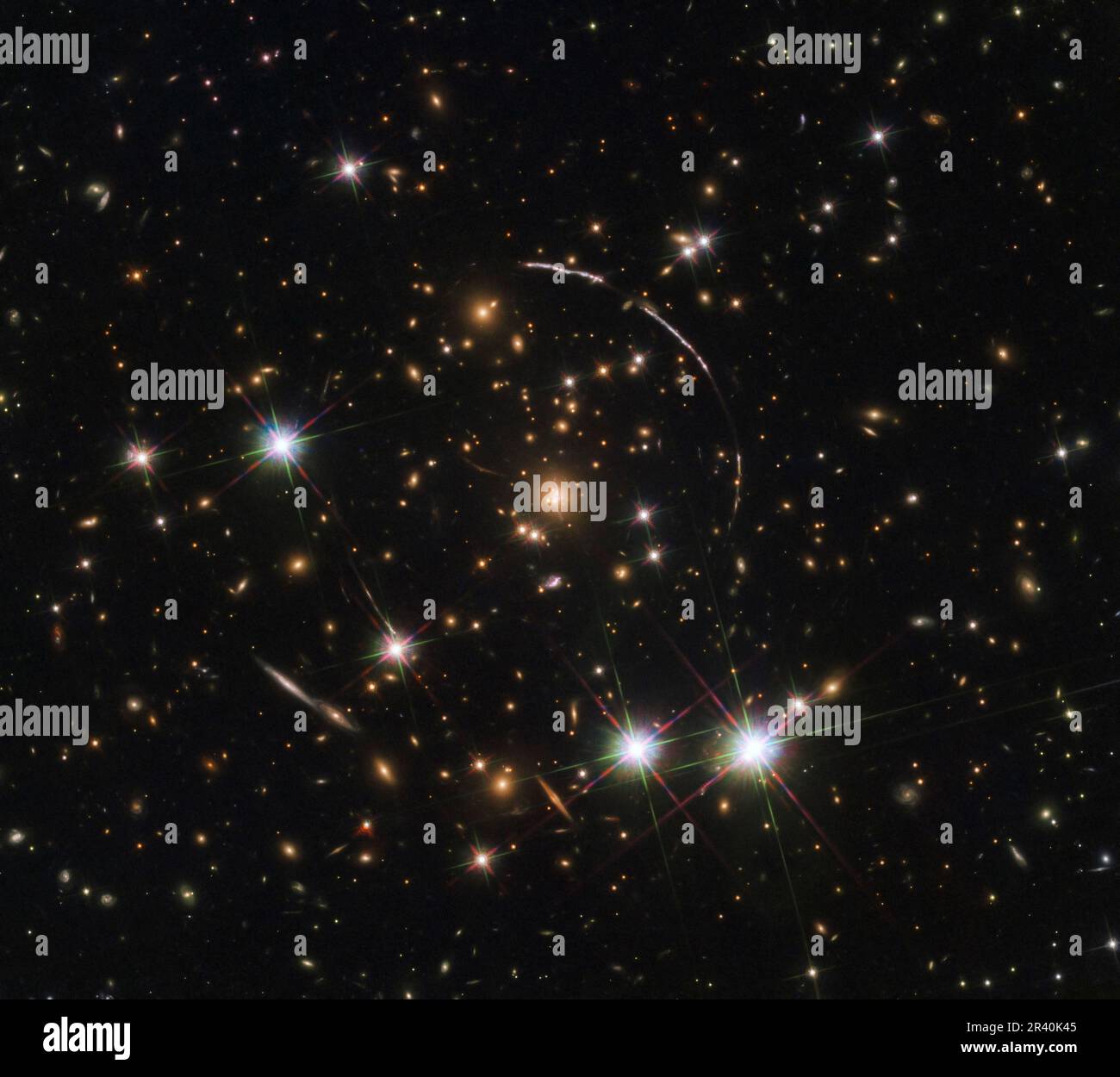 L'Arc de Sunburst dans une gigantesque galaxie à 4,6 milliards d'années-lumière. Banque D'Images