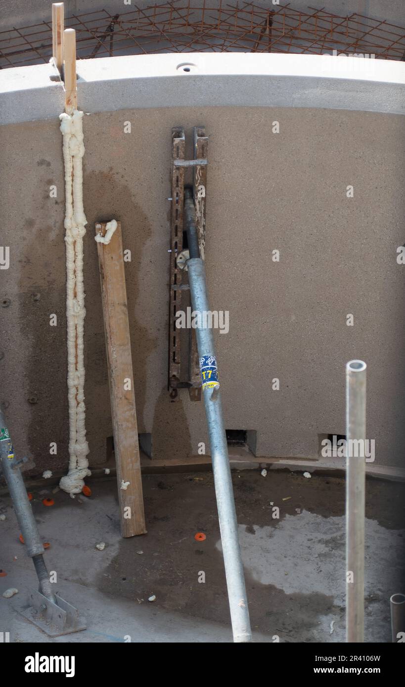 Vauxhall, Londres, Royaume-Uni. 22nd mai 2023. Les travaux de construction se poursuivent sur le Tideway, appelé Super Sewer sur la Tamise à Vauxhall. Le projet de £4,2 milliards s'étend sur 15 kilomètres le long des rives de la Tamise à Londres. Le tunnel Thames Tideway permettra de traiter environ 55million tonnes d'eaux usées brutes de « débordement » et devrait être achevé en 2025. Crédit : Maureen McLean/Alay Banque D'Images