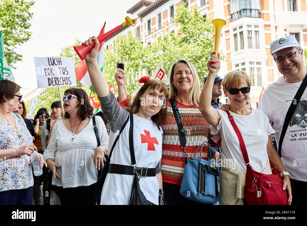 Madrid, Madrid, Espagne. 25th mai 2023. Des milliers de fonctionnaires de la justice demandent au gouvernement de négocier une amélioration de leurs conditions de travail.des dizaines de milliers de fonctionnaires de la justice de toute l'Espagne ont effondré les rues de Madrid dans le cadre d'une grande manifestation pour exiger une augmentation de salaire du gouvernement par rapport aux fonctions que ce groupe a remplies fonctionne quotidiennement. La marche a commencé à 12 h 00 devant le Ministère de la justice et s'est terminée au Secrétariat général de la fonction publique.la manifestation massive dans la capitale a été convoquée à nouveau par l'Union indépendante et l'Offic Banque D'Images