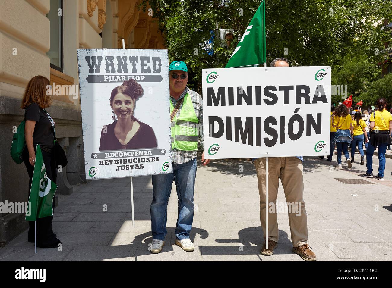 Madrid, Madrid, Espagne. 25th mai 2023. Des milliers de fonctionnaires de la justice demandent au gouvernement de négocier une amélioration de leurs conditions de travail.des dizaines de milliers de fonctionnaires de la justice de toute l'Espagne ont effondré les rues de Madrid dans le cadre d'une grande manifestation pour exiger une augmentation de salaire du gouvernement par rapport aux fonctions que ce groupe a remplies fonctionne quotidiennement. La marche a commencé à 12 h 00 devant le Ministère de la justice et s'est terminée au Secrétariat général de la fonction publique.la manifestation massive dans la capitale a été convoquée à nouveau par l'Union indépendante et l'Offic Banque D'Images