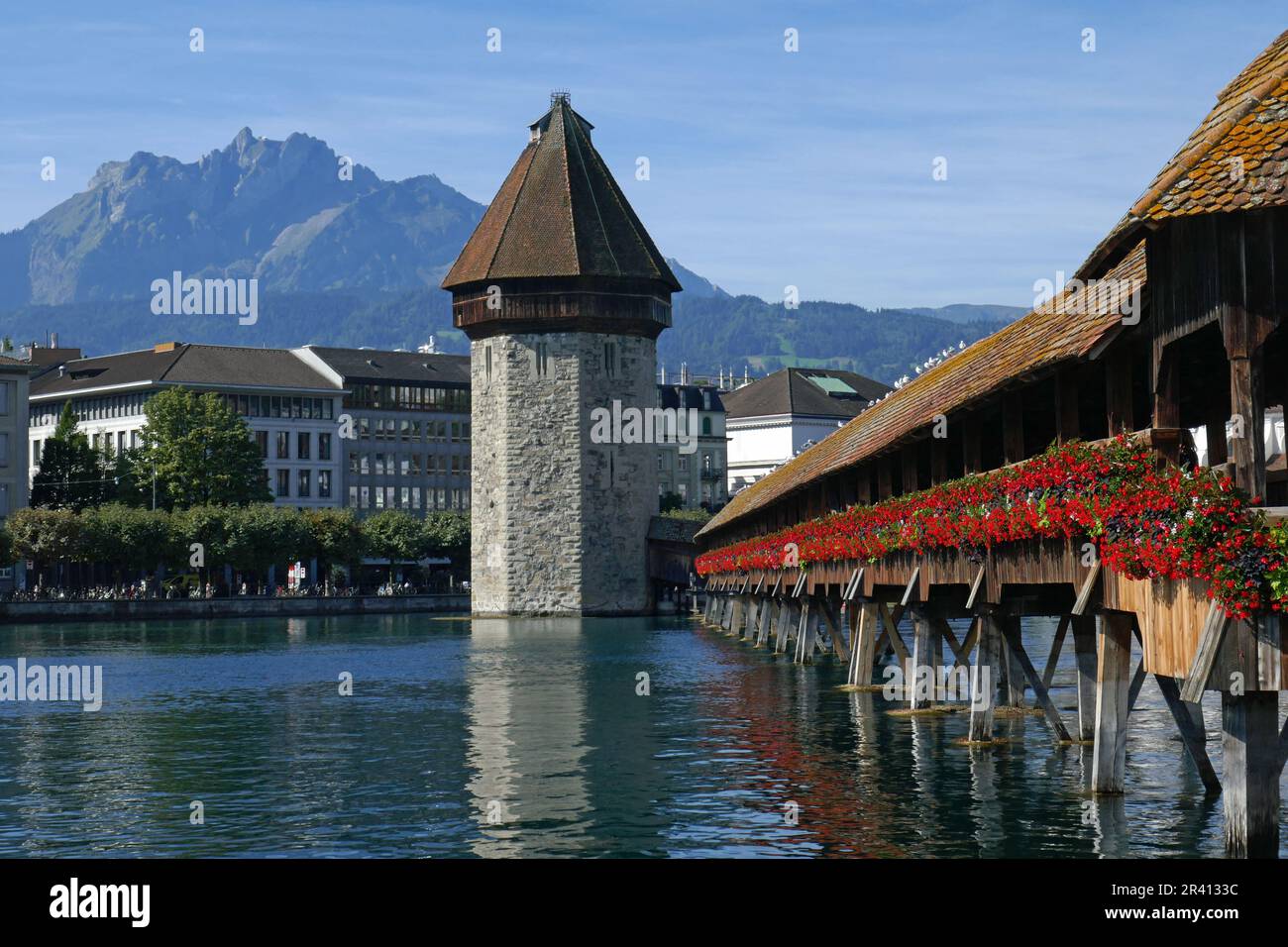 Pont de la chapelle et tour de l'eau à Lucerne en Suisse Banque D'Images