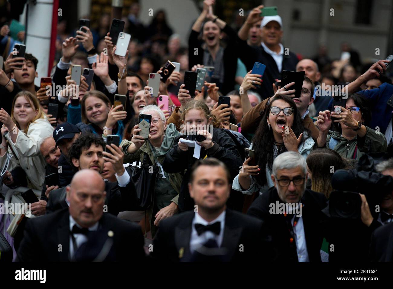 In this May 20, 2023 photo, festivalgoers wave to Leonardo DiCaprio as he arrives at the premiere of the film 'Killers of the Flower Moon' at the 76th international film festival, Cannes, southern France. (AP Photo/Daniel Cole) Banque D'Images