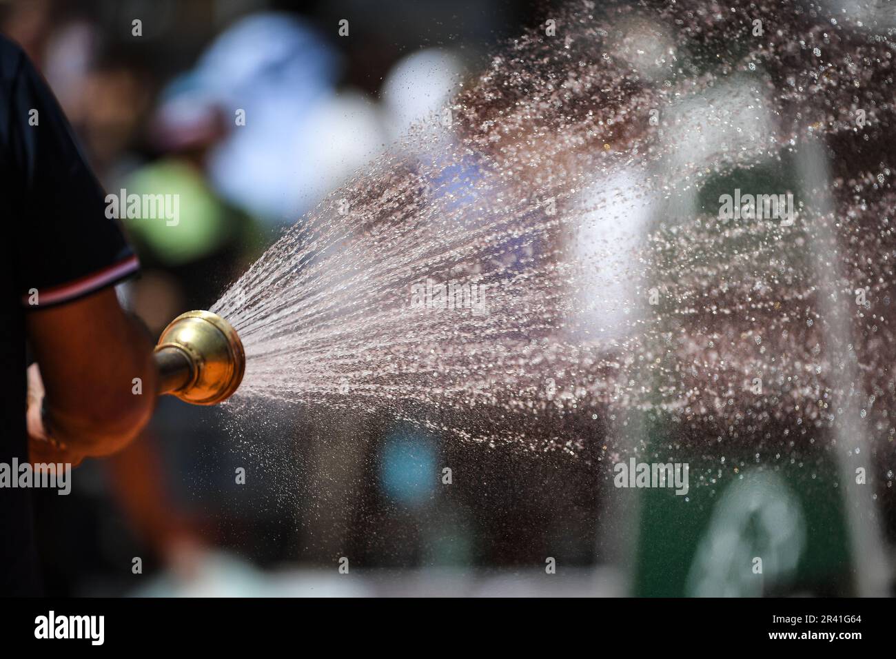 Illustration de l'arrosage pendant Roland-Garros 2023, tournoi de tennis Grand Slam, aperçus sur 25 mai 2023 au stade Roland-Garros à Paris, France - photo: Matthieu Mirville/DPPI/LiveMedia crédit: Agence photo indépendante/Alay Live News Banque D'Images