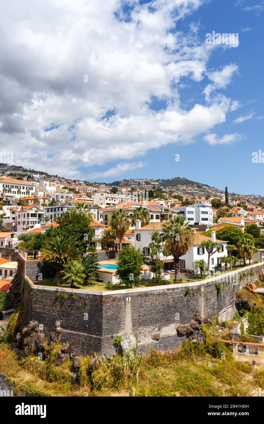 Vue sur le portrait de Funchal sur l'île de Madère au Portugal Banque D'Images