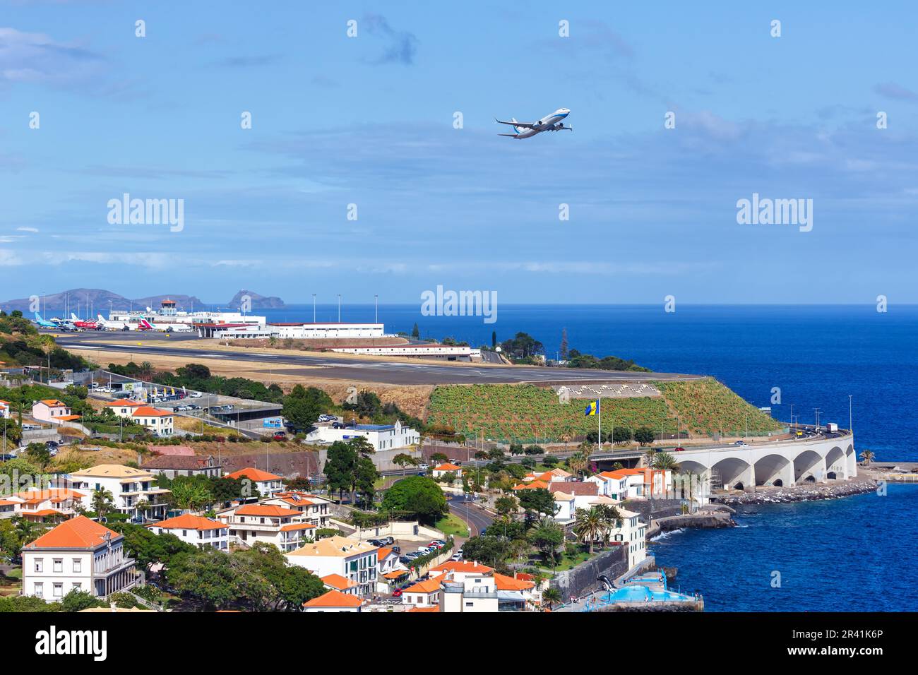 Entrez dans l'aéroport de Funchal d'Air Boeing 737 MAX 8 Aircraft au Portugal Banque D'Images