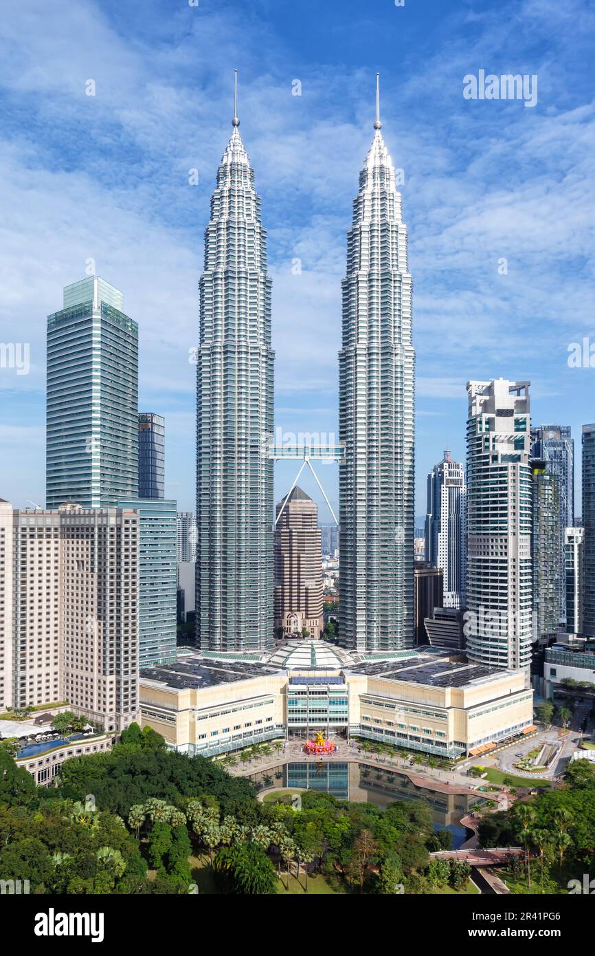 Petronas Twin Towers gratte-ciel KLCC portrait de Kuala Lumpur en Malaisie Banque D'Images