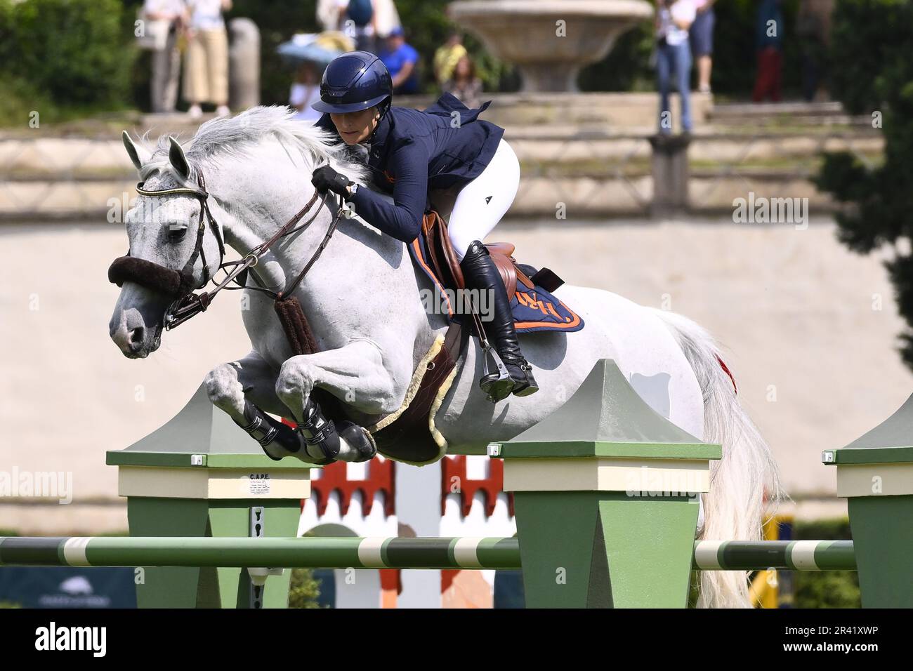 Rome, Italie. 25th mai 2023. Wilma Hellstrom (SWE) pendant le 90Â° CSIO ROMA 2023, CSIO5* A contre l'horloge (238,2.1) - 1,50m - 30,000 -&#X82;€ - LR - présenté par ENI, sur 25 mai 2023 à la Piazza di Siena à Rome, Italie. Crédit : Agence photo indépendante/Alamy Live News Banque D'Images