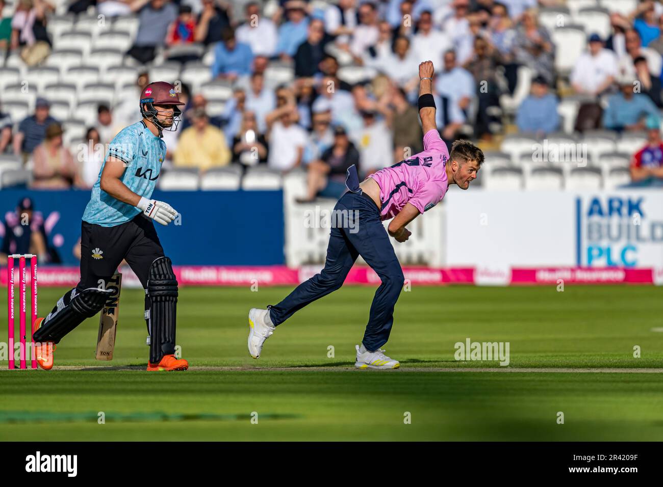 LONDRES, ROYAUME-UNI. 25 mai 2023. Tom Helm de Middlesex (à droite) pendant le Blast Vitality - Middlesex / Surrey le jour 4 au terrain de cricket de Lord's jeudi, 25 mai 2023 à LONDRES, ANGLETERRE. Credit: Taka Wu/Alay Live News Banque D'Images