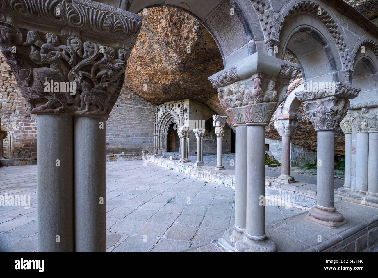 cloître romane, Monastère royal de San Juan de la Peña, Botaya, Huesca, Aragon, Espagne. Banque D'Images