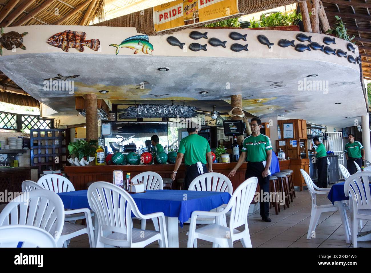 La Cabana Restaurant Bar & Club de Playa à Acapulco, au Mexique, est populaire auprès des touristes et des habitants de la région Banque D'Images