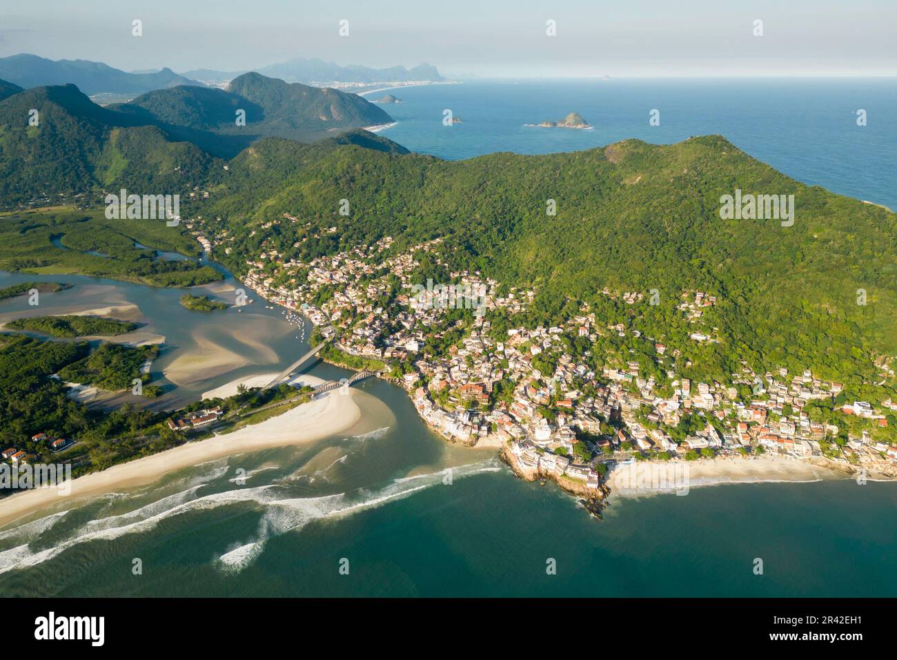 Vue aérienne de Barra de Guaratiba sur la côte de Rio de Janeiro, Brésil Banque D'Images