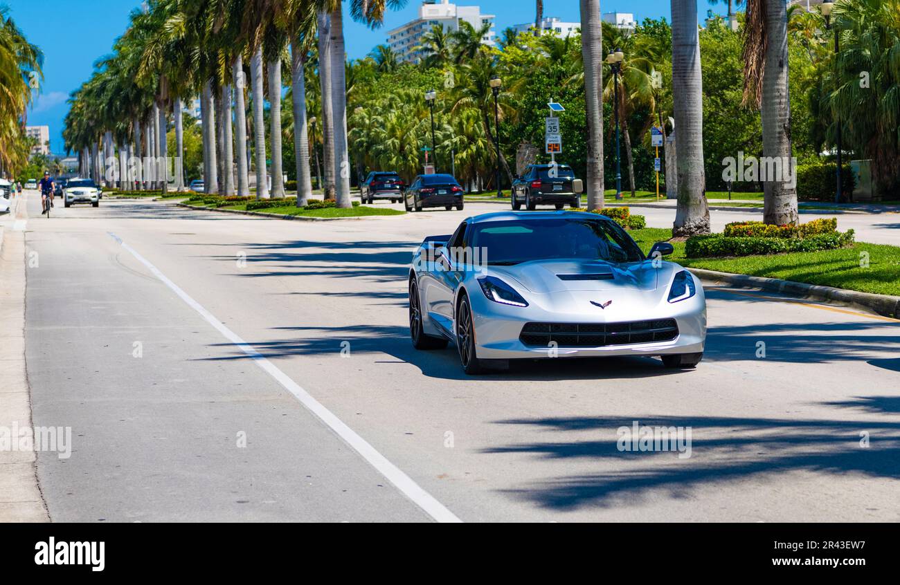 Miami, Floride États-Unis - 25 mars 2023 : pare-chocs avant en fibre de carbone de type phase 2 de la Corvette C7 Z06 Z07 de Chevrolet, vue avant. Banque D'Images