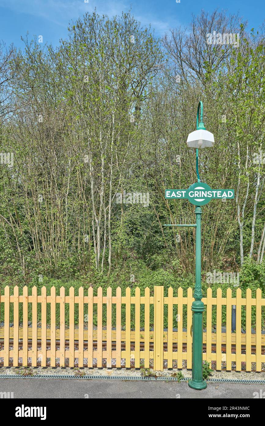 Plate-forme du chemin de fer à vapeur Bluebell à la gare East Grinstead, Sussex, Angleterre Banque D'Images